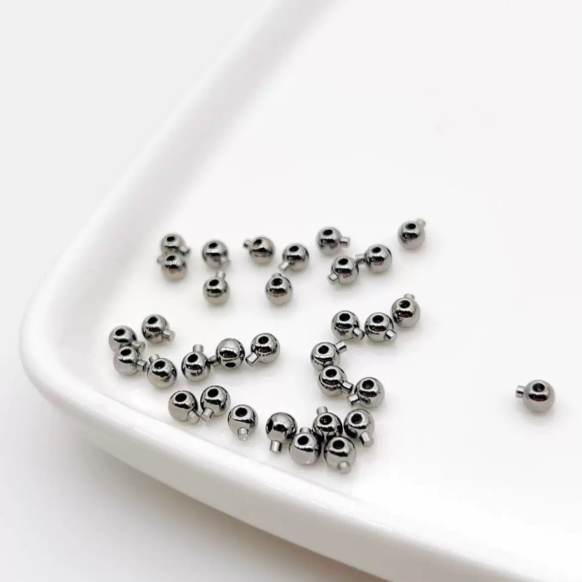 Pressure cooker positioning bead